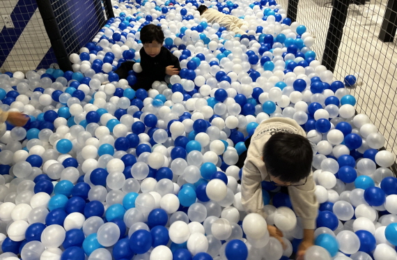 [사진자료2] 악사손보, 보육원 아동&middot;청소년 대상 겨울방학 맞춤형 문화생활 지원사업 진행