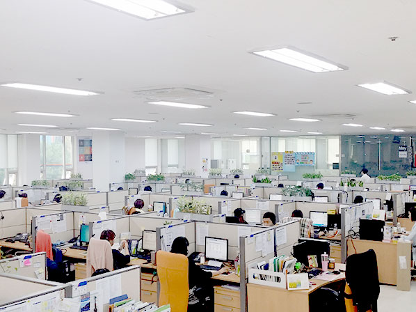 쾌적한 콜센터 내부